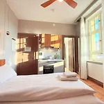 Amaroo - Boarding & Serviced 