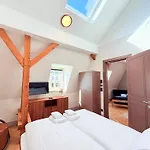 Amaroo - Boarding & Serviced 