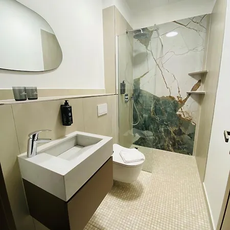 Апарт-отель Amaroo - 