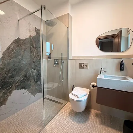 Апарт-отель Amaroo - 