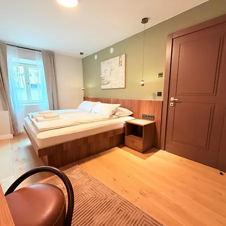 Aparthotel Amaroo - Boarding & Serviced 